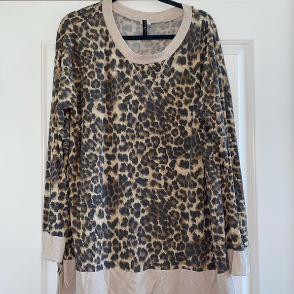 Leopard Print Long Sleeve Blouse​ - Picture 1 of 1